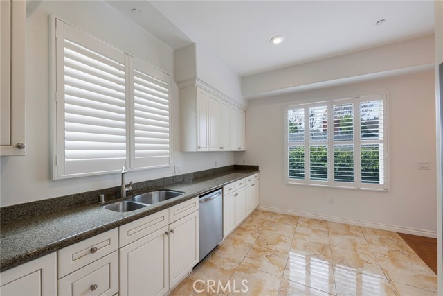 Detail Gallery Image 10 of 36 For 5027 Colfax Ave #1,  Valley Village,  CA 91601 - 3 Beds | 3 Baths