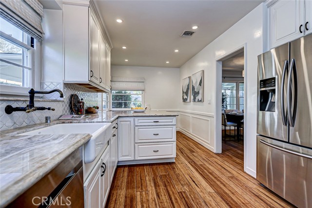 Detail Gallery Image 3 of 40 For 2929 Cardiff, Los Angeles,  CA 90034 - 2 Beds | 2 Baths