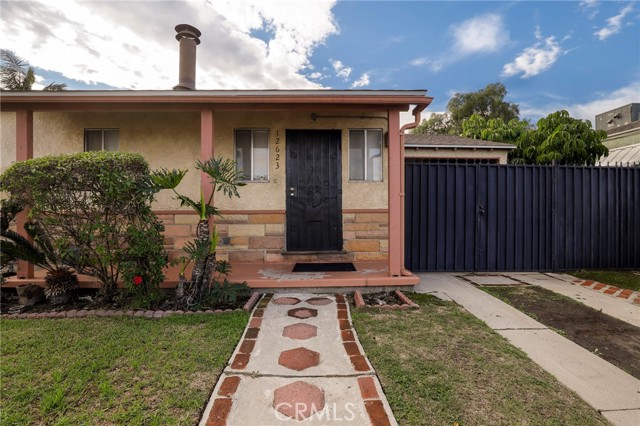 Detail Gallery Image 2 of 35 For 12623 S Slater, Compton,  CA 90222 - 3 Beds | 2/1 Baths