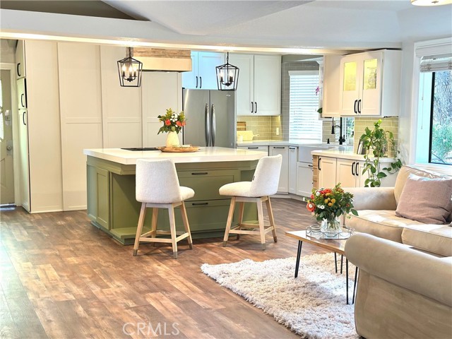 Detail Gallery Image 3 of 23 For 20462 Pine Rd, Trabuco Canyon,  CA 92679 - 3 Beds | 3 Baths