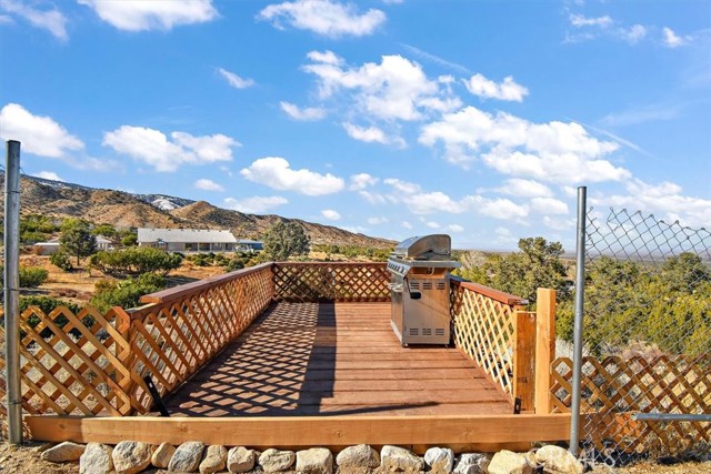 Detail Gallery Image 9 of 34 For 9050 Ponderosa Rd, Pinon Hills,  CA 92372 - 4 Beds | 2 Baths