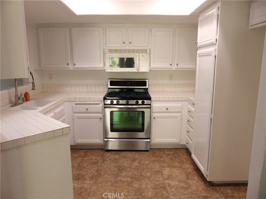 https://media.crmls.org/medias/cf5023e9-b636-460d-bdde-24ef3f1bb0e8.jpg?preset=X-Large
