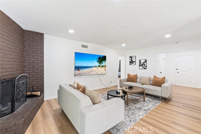 Detail Gallery Image 11 of 36 For 5651 Magnolia Ave, Rialto,  CA 92377 - 3 Beds | 2 Baths