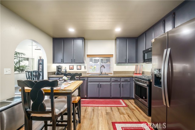 Detail Gallery Image 11 of 39 For 16800 Hidden Creek Dr, Victorville,  CA 92395 - 3 Beds | 2 Baths