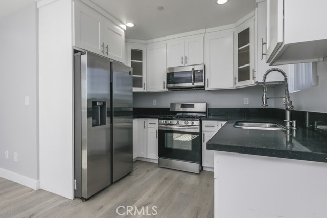 529 W 80th Street, Los Angeles CA: https://media.crmls.org/medias/cf52a3c8-635e-480c-8f0d-bd49a06b795f.jpg