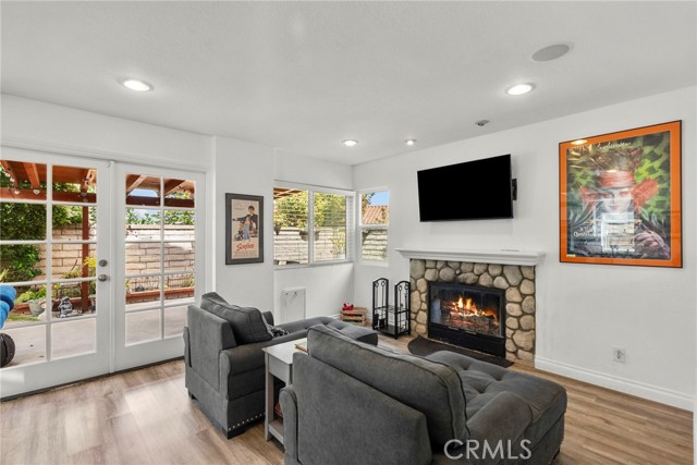 Detail Gallery Image 10 of 39 For 19777 Azure Field Dr, Newhall,  CA 91321 - 3 Beds | 3 Baths