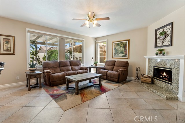 8880 Stony Brook Circle, Riverside CA: https://media.crmls.org/medias/cf53ab6a-8540-43b8-b11d-362c9b967c99.jpg