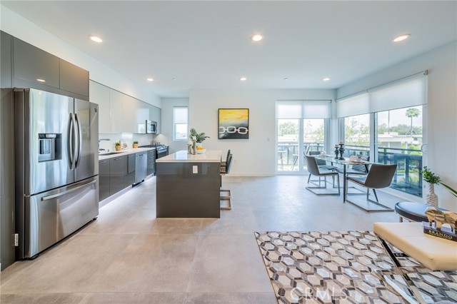 Detail Gallery Image 8 of 16 For 214 S Westmoreland #4,  Los Angeles,  CA 90004 - 2 Beds | 2 Baths