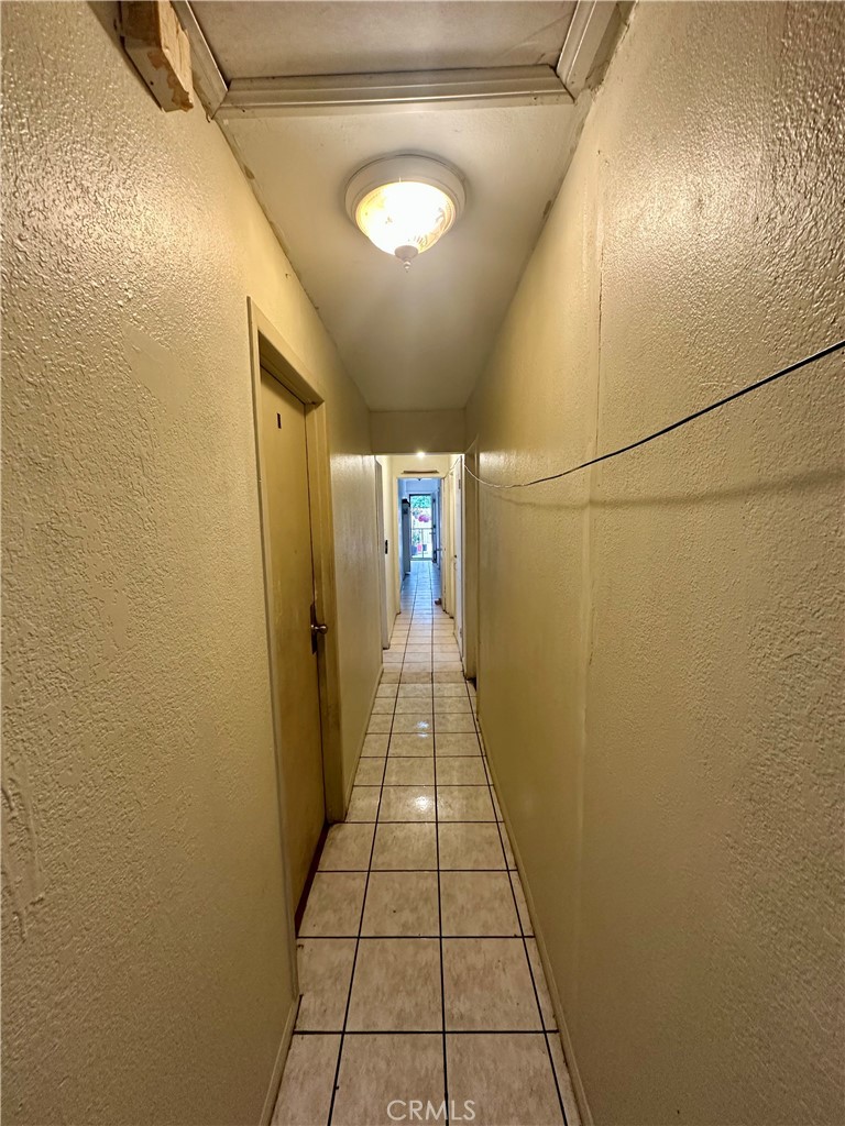 https://media.crmls.org/medias/cf54c44e-6ba9-4589-9e3c-dcd8d9bb9647.jpg?preset=X-Large