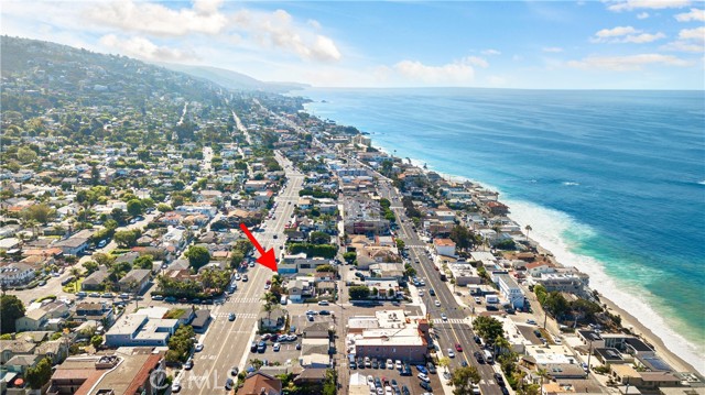 1029 Glenneyre Street, Laguna Beach CA: https://media.crmls.org/medias/cf5548cd-adc7-4b67-9705-11ec9398bf20.jpg
