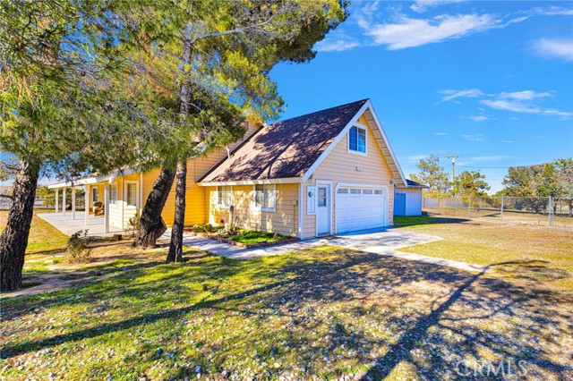 Detail Gallery Image 3 of 69 For 11062 Hollister Rd, Oak Hills,  CA 92344 - 4 Beds | 3 Baths
