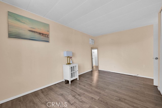 Detail Gallery Image 7 of 13 For 205 Duchess Ln, Santa Ana,  CA 92704 - 4 Beds | 2 Baths