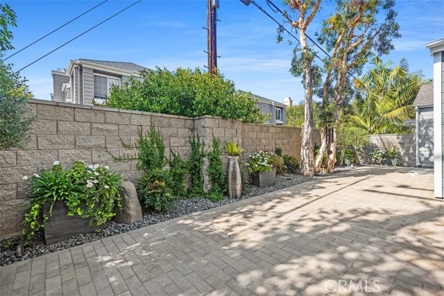 Detail Gallery Image 36 of 37 For 2301 Half Moon, Costa Mesa,  CA 92627 - 4 Beds | 3/1 Baths