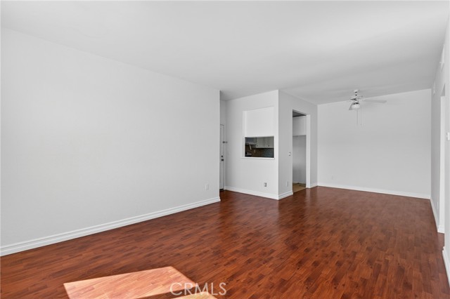 Detail Gallery Image 11 of 36 For 4441 Woodman Ave #304,  Sherman Oaks,  CA 91423 - 1 Beds | 1 Baths