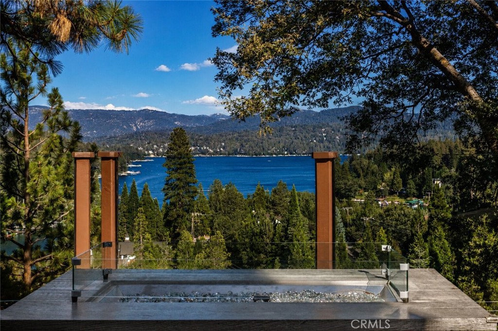 https://media.crmls.org/medias/cf56babc-76c0-4ea8-9d68-7dcd28287b6a.jpg?preset=X-Large