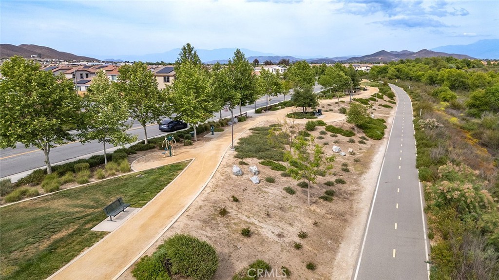 https://media.crmls.org/medias/cf5748b8-037c-4618-9862-a9617e21f667.jpg?preset=X-Large