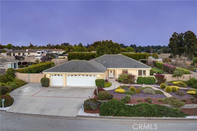 585 Red Tail Meadow Lane, Arroyo Grande CA: https://media.crmls.org/medias/cf5764ea-5601-4422-a260-5d8dd28947a5.jpg