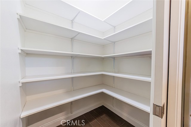 9549 Forbes Ave, Northridge CA: https://media.crmls.org/medias/cf581214-59d1-4634-ac54-3a4c894bcdab.jpg