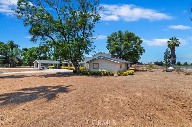 8853 Dufferin Avenue, Riverside CA: https://media.crmls.org/medias/cf58bb84-d8d8-4e67-bfe0-6179716b95bf.jpg