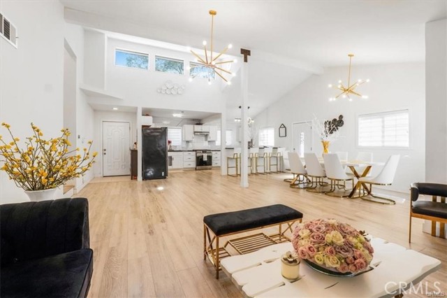 9739 Hillhaven Avenue, Tujunga CA: https://media.crmls.org/medias/cf593d1c-704e-422c-9f6b-77154c60b30f.jpg
