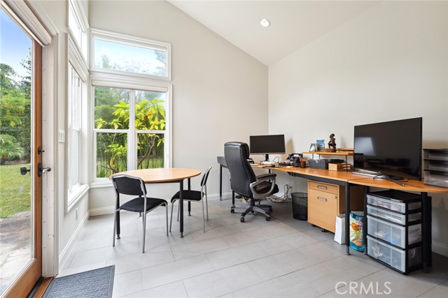 4520 El Caballero Drive, Tarzana CA: https://media.crmls.org/medias/cf594960-88d5-4f65-b065-dc6bdf6d4ba1.jpg