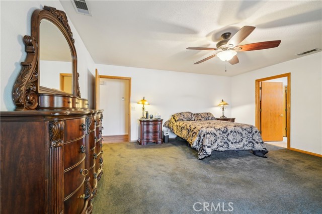 13319 Waco Ln, Apple Valley CA: https://media.crmls.org/medias/cf5a9375-c751-4450-b13f-16e1d8ee5aaa.jpg