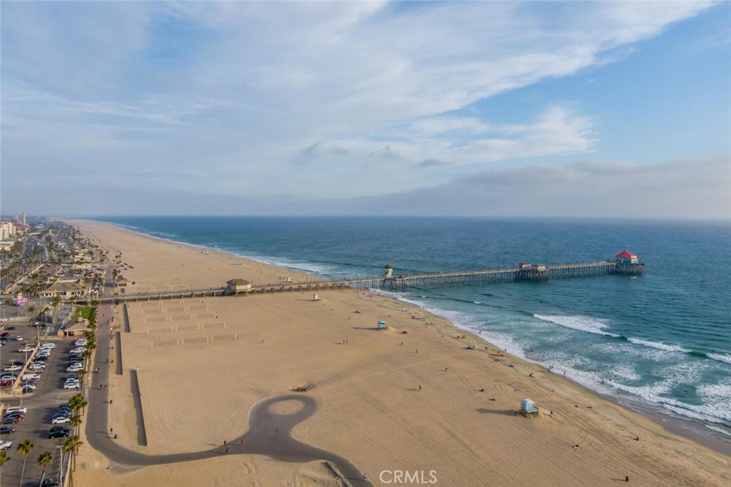 https://media.crmls.org/medias/cf5aa6d0-a786-4367-8eb2-e1699be5ad29.jpg?preset=X-Large
