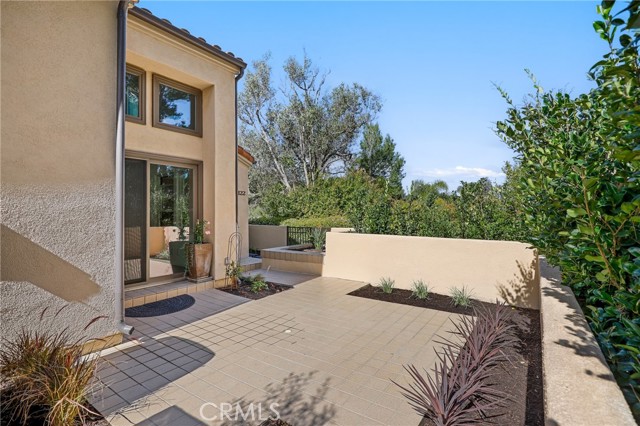 Detail Gallery Image 4 of 24 For 122 Corsica, Newport Beach,  CA 92660 - 2 Beds | 2 Baths