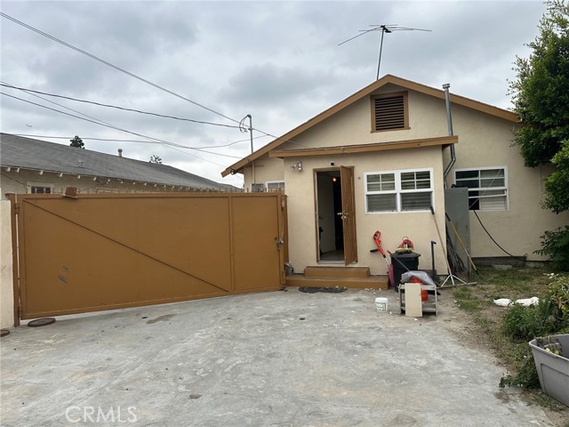 6616 Denver Avenue, Los Angeles, California 90044, 2 Bedrooms Bedrooms, ,1 BathroomBathrooms,Single Family Residence,For Sale,Denver,RS24094779