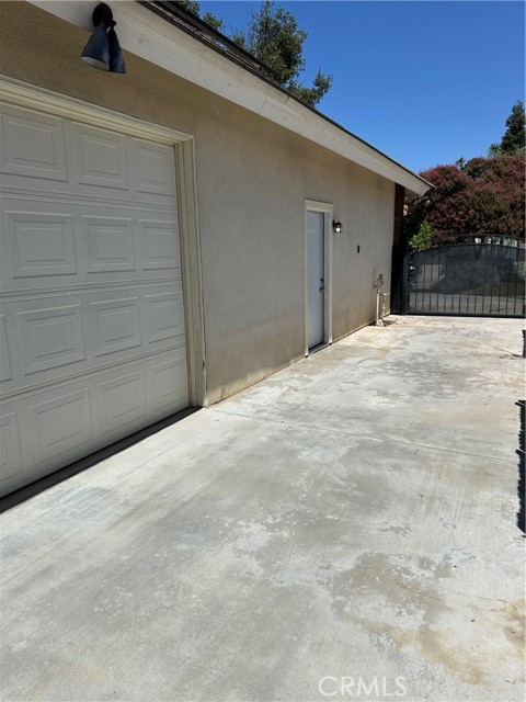 9003 Forest Oaks Court, Bakersfield CA: https://media.crmls.org/medias/cf5cc119-0805-4306-a567-29fe73367c5d.jpg
