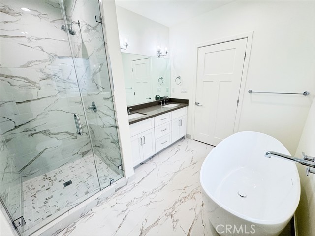 Detail Gallery Image 11 of 41 For 1819 Westholme Ave #1/2,  –,  CA 90025 - 3 Beds | 3/1 Baths