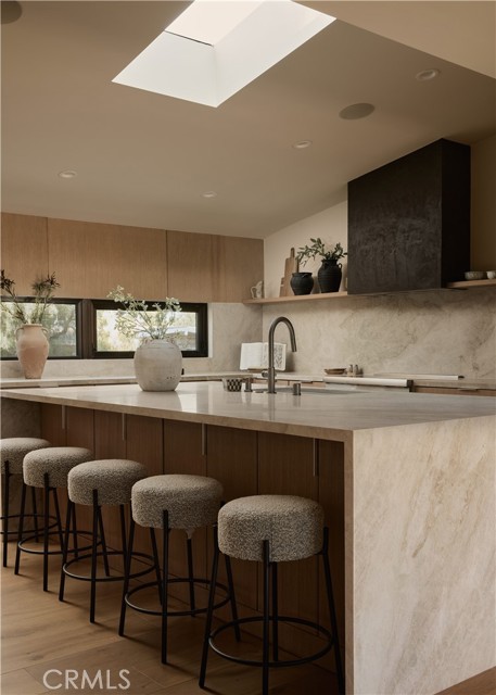 Detail Gallery Image 8 of 33 For 23740 Killion St, Woodland Hills,  CA 91367 - 4 Beds | 3 Baths