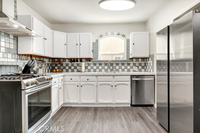 6507 Gentry Avenue, North Hollywood CA: https://media.crmls.org/medias/cf5dad12-694b-4087-8be1-d0f7c3d128f0.jpg