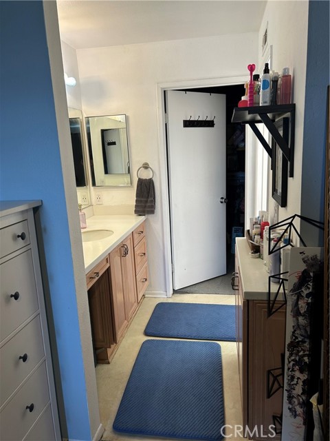 10591 Lakeside S Drive, Garden Grove CA: https://media.crmls.org/medias/cf5e6d81-9846-435f-99aa-bad9bb5b8af3.jpg