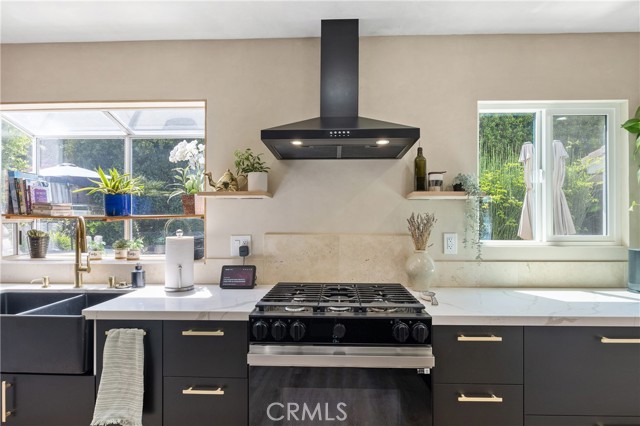 13646 1/2 Dronfield Avenue, Sylmar CA: https://media.crmls.org/medias/cf5eb3bc-cd61-40de-8553-62990eecc6ba.jpg