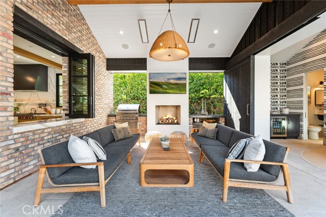 1831 Newport Hills E Drive, Newport Beach CA: https://media.crmls.org/medias/cf5f1aa2-607c-42d3-b091-fdd773473570.jpg
