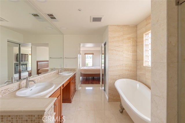 Detail Gallery Image 10 of 21 For 49 W La Sierra Dr, Arcadia,  CA 91007 - 4 Beds | 4/1 Baths