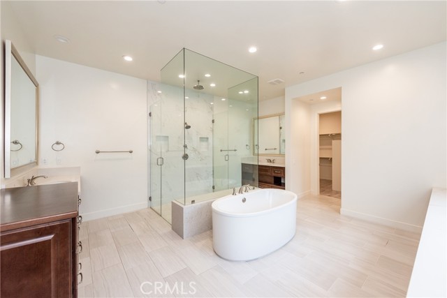 Detail Gallery Image 17 of 25 For 93 Spacial, Irvine,  CA 92618 - 5 Beds | 5/1 Baths