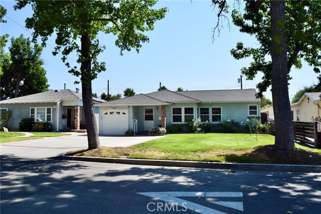 2024 N Kenwood Street, Burbank CA: https://media.crmls.org/medias/cf5ff1c2-5392-441a-a705-b12cee129df4.jpg