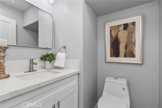 17 Nopalitos Way, Aliso Viejo CA: https://media.crmls.org/medias/cf63c2ba-20a5-4aa6-b9d7-d83e2f0cc708.jpg