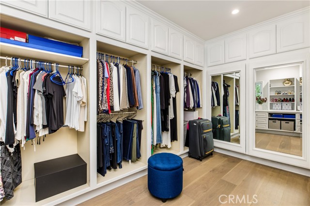 6032 County Oak Road, Woodland Hills CA: https://media.crmls.org/medias/cf6469ee-ef04-49b5-8d18-f290804dff8b.jpg