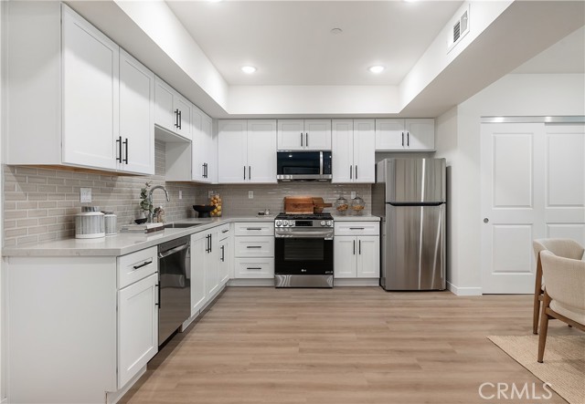 Detail Gallery Image 6 of 27 For 1303 S Orange Grove Ave #601,  Los Angeles,  CA 90019 - 3 Beds | 2 Baths