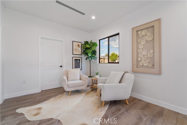 Detail Gallery Image 13 of 20 For 7717 Jamieson Ave, Reseda,  CA 91335 - 3 Beds | 3 Baths