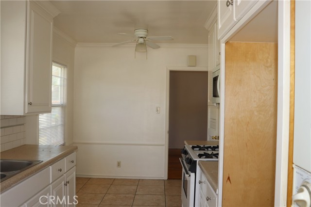 Detail Gallery Image 9 of 18 For 16805 Sherman Way, Lake Balboa,  CA 91406 - – Beds | – Baths