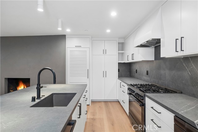 Detail Gallery Image 12 of 34 For 405 Serra Drive, Corona Del Mar,  CA 92625 - 3 Beds | 2 Baths