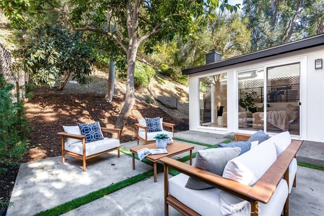 Detail Gallery Image 26 of 29 For 9921 Westwanda Dr, Beverly Hills,  CA 90210 - 2 Beds | 2 Baths