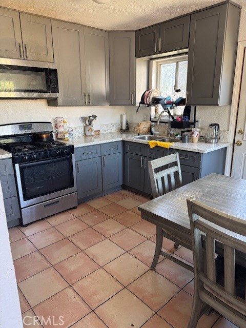 Detail Gallery Image 6 of 10 For 2225 W Lincoln, San Bernardino,  CA 92411 - 4 Beds | 2 Baths