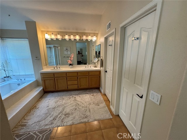 6 Lakeridge, Rancho Santa Margarita CA: https://media.crmls.org/medias/cf68897a-4578-4c64-85ec-50f50bf66f98.jpg