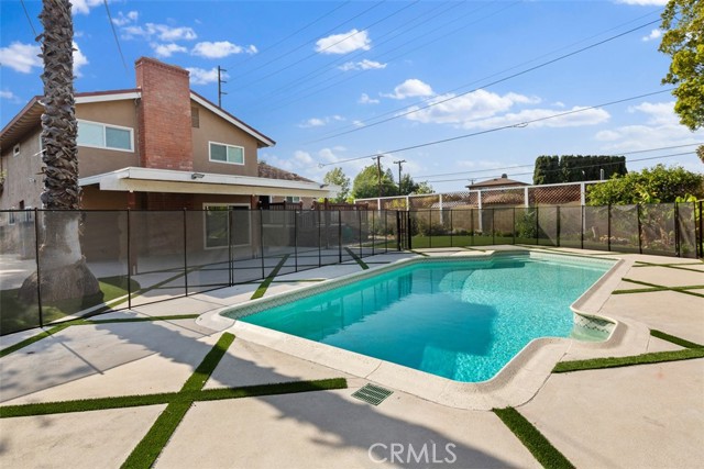 Detail Gallery Image 2 of 38 For 14012 Gershon Pl, Santa Ana,  CA 92705 - 3 Beds | 3 Baths