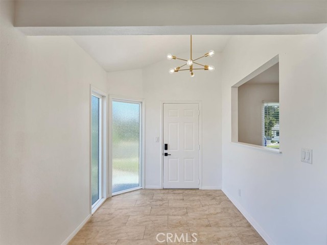 Detail Gallery Image 2 of 25 For 7767 Independence Ave, Canoga Park,  CA 91304 - 3 Beds | 2 Baths
